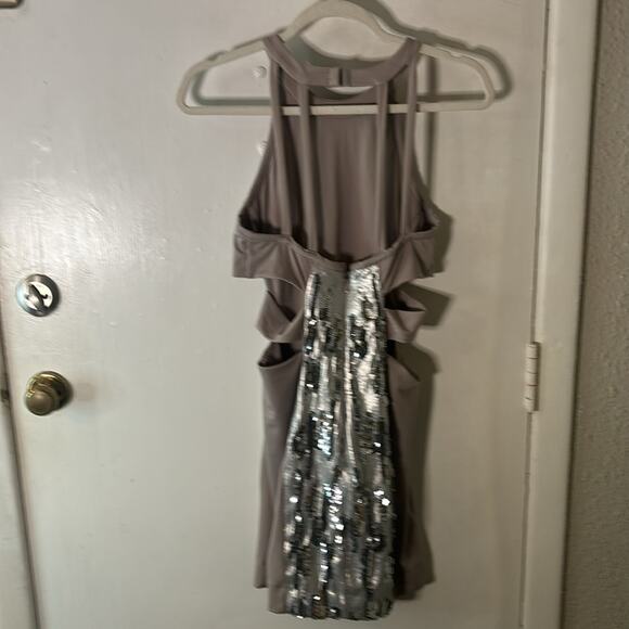 BEBE Silver Sequin Textured Halter Open Cutout Back Top Dress Cocktail FLAW - Picture 4 of 11